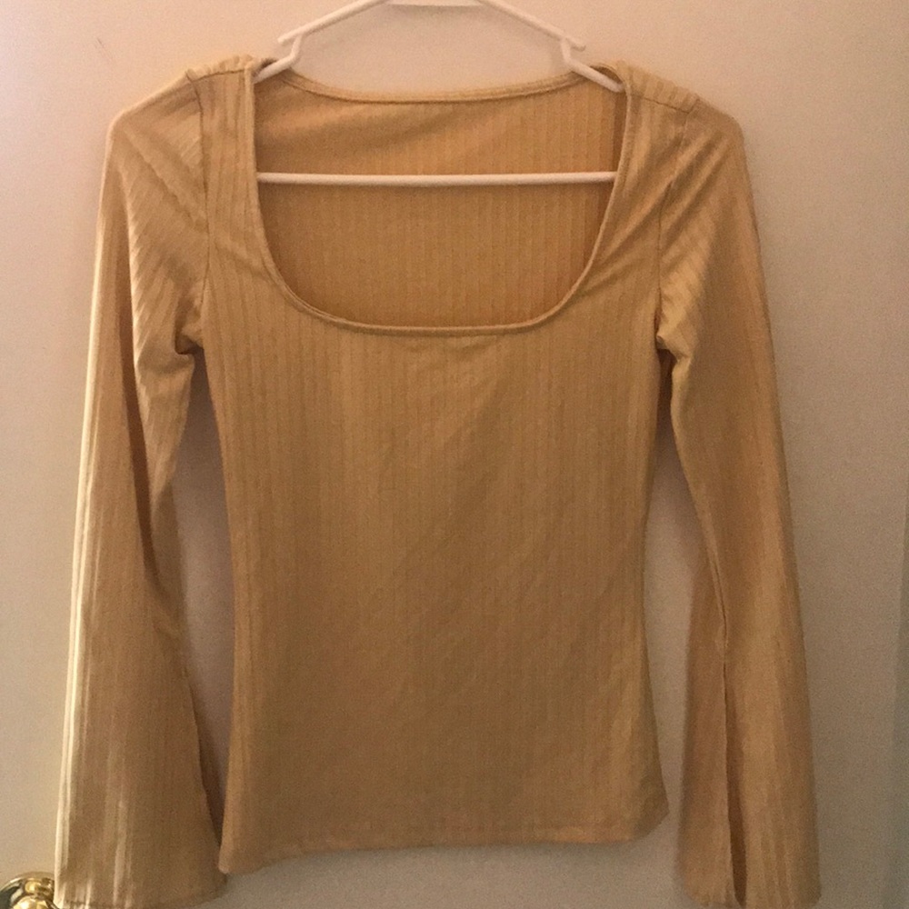 CUTE TAN STRETCHY SHIRT